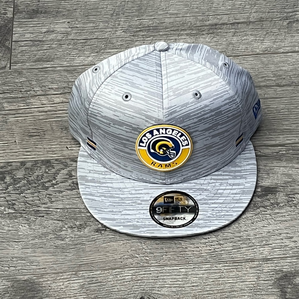 NEW GRAY LA RAMS SNAPBACK